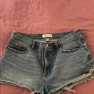 Abercrombie & Fitch The Mom Short High Rise